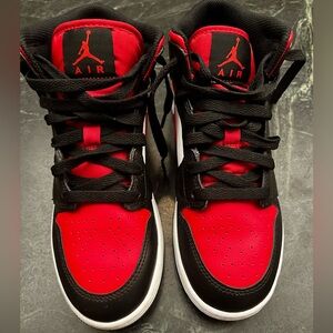 Nike Air Jordan 1 Mid - Fire Red